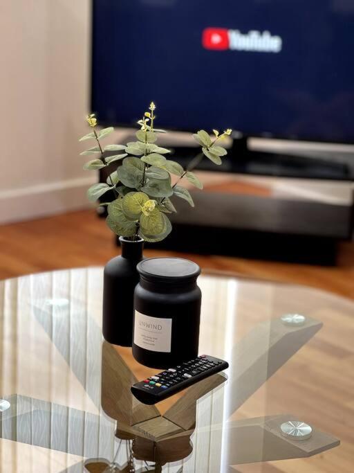 Entire Flat, 2 Bedroom & 2 Bathrooms In Birmingham Bagian luar foto