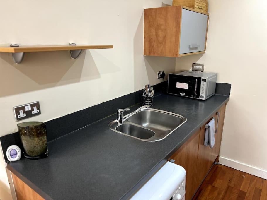 Entire Flat, 2 Bedroom & 2 Bathrooms In Birmingham Bagian luar foto