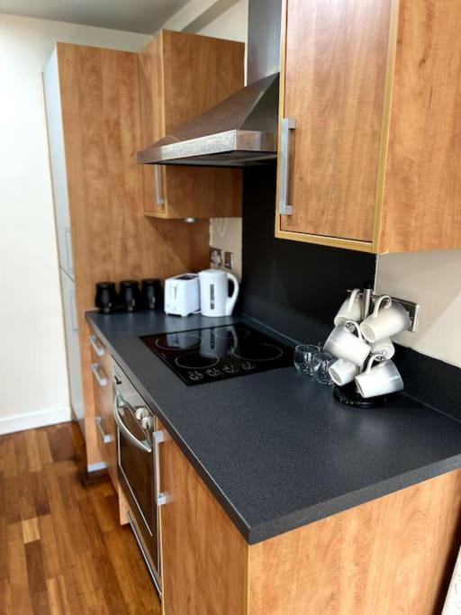 Entire Flat, 2 Bedroom & 2 Bathrooms In Birmingham Bagian luar foto